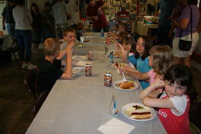 04_The_kids_are_chowing_down1.jpg