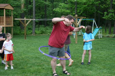 12_Scott_shows_off_his_best_hula1.jpg