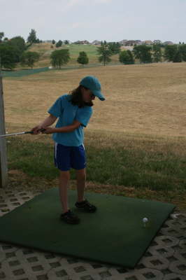 05_sara_golf_practice1.jpg