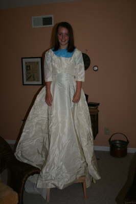 09_sara_wedding_dress1.jpg