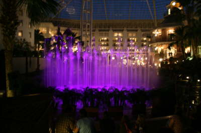 07_fountain_light_show1.jpg