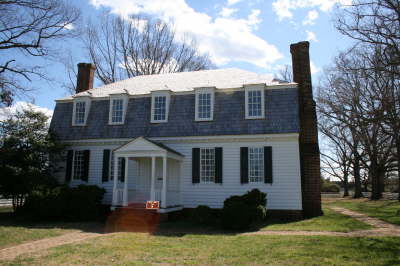 13_moore_house_outside1.jpg