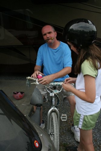 02 cute daddy on bike.JPG